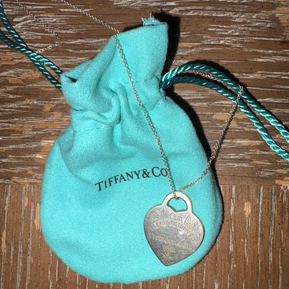 Tiffany & Co. Silver Holiday Heart Necklace Limited Edition Christmas Snowflake